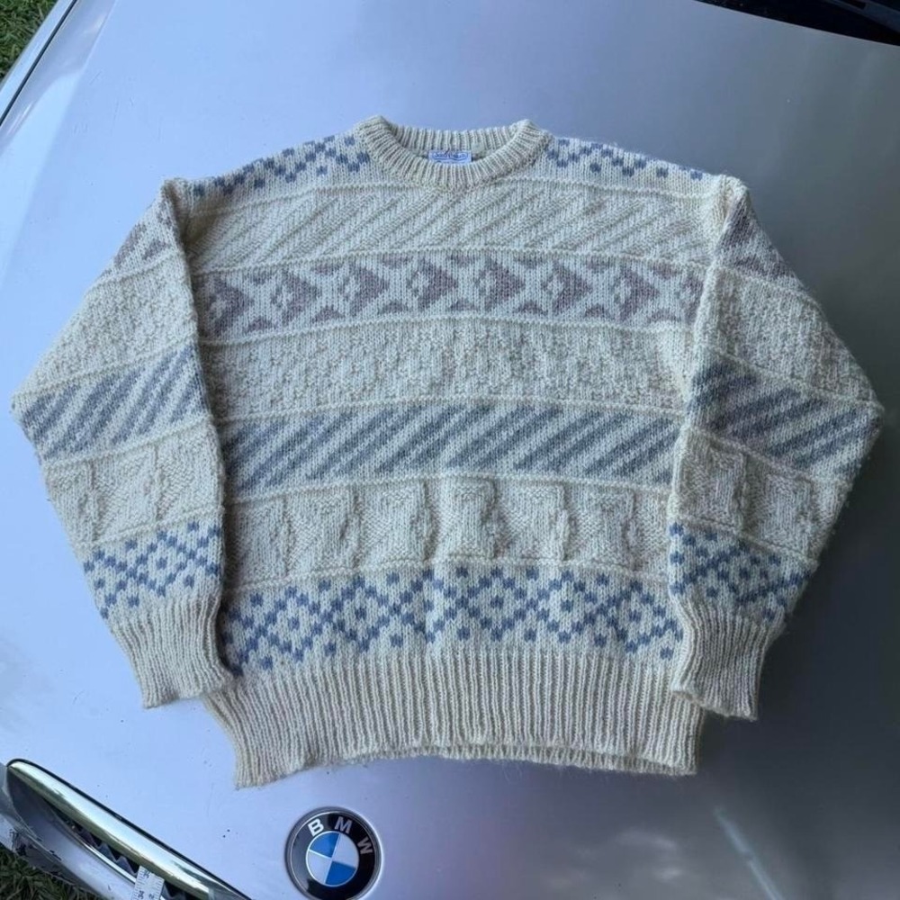 Cream and blue vintage 90s 80s Scottish wool knit sweater knit